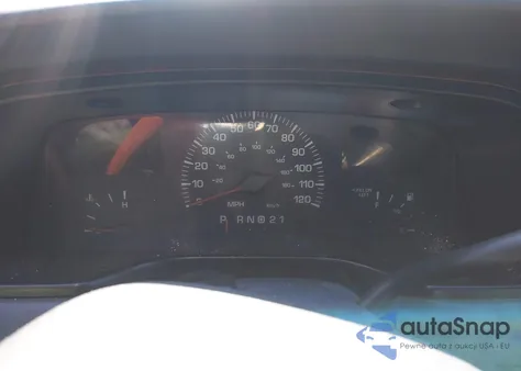 2000 Lincoln Town Car Signature z USA, uszkodzony, nr VIN 1LNHM82W0YY935910